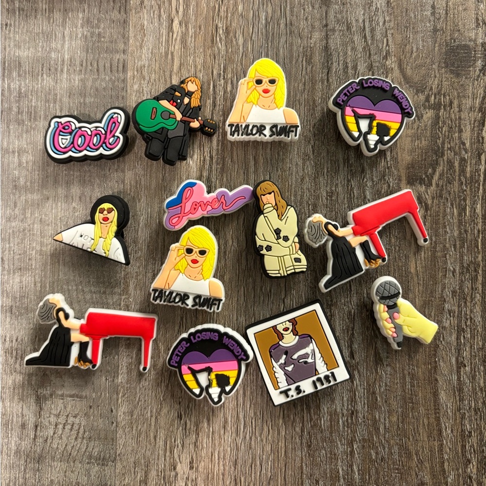 NWOT Shoe/Bag Charms Set *Fan Art*